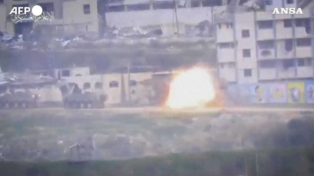 Gaza, Hamas distrugge un veicolo militare israeliano
