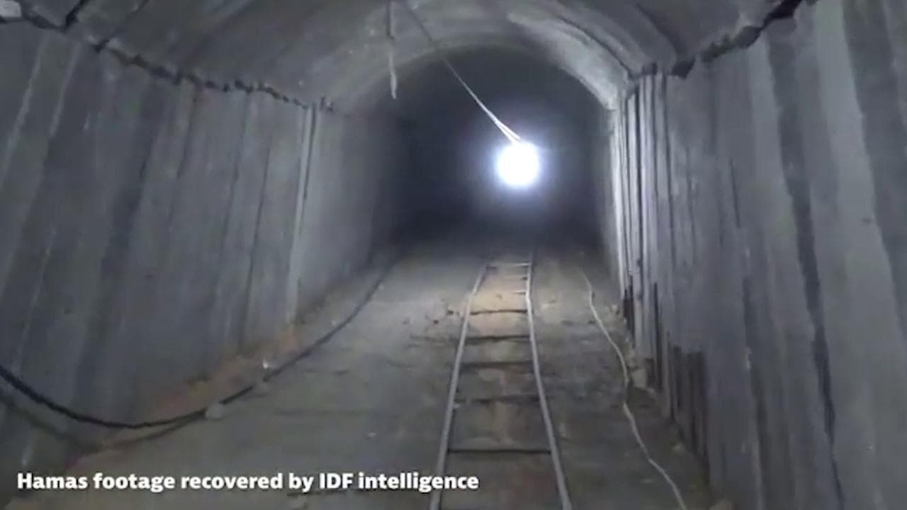 L'Idf: "Scoperto il più grande tunnel di Hamas". Immagini di archivio mostrano la costruzione