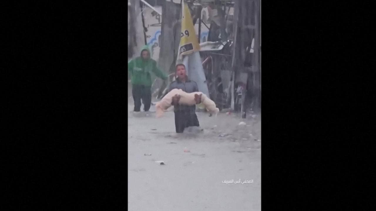 Gaza, la situazione umanitaria peggiora: forti piogge e inondazioni tra le macerie