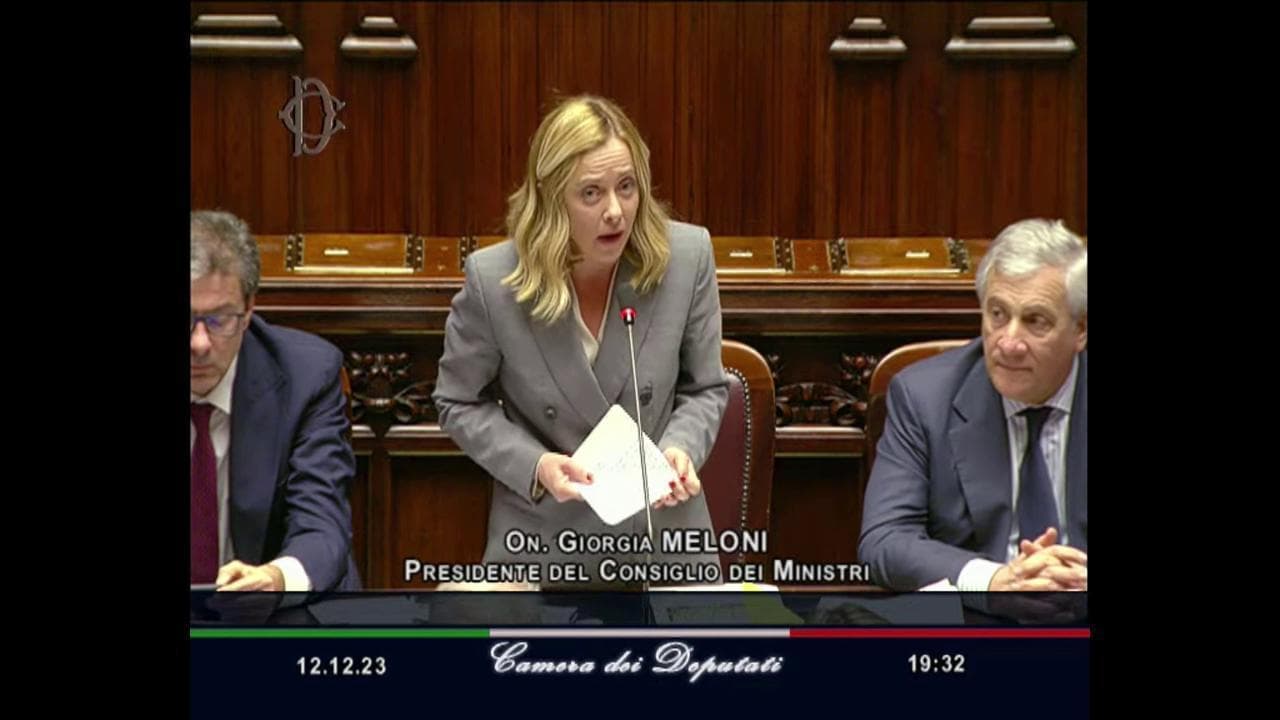 Meloni attacca Draghi: "Politica estera non è foto con Francia e Germania", poi precisa