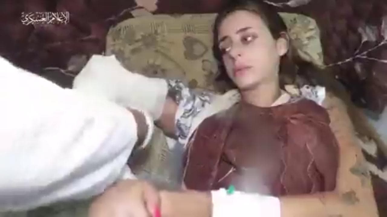 Rilasciata Mia Schem, la giovane franco-israeliana apparsa ferita a un braccio in un video di Hamas