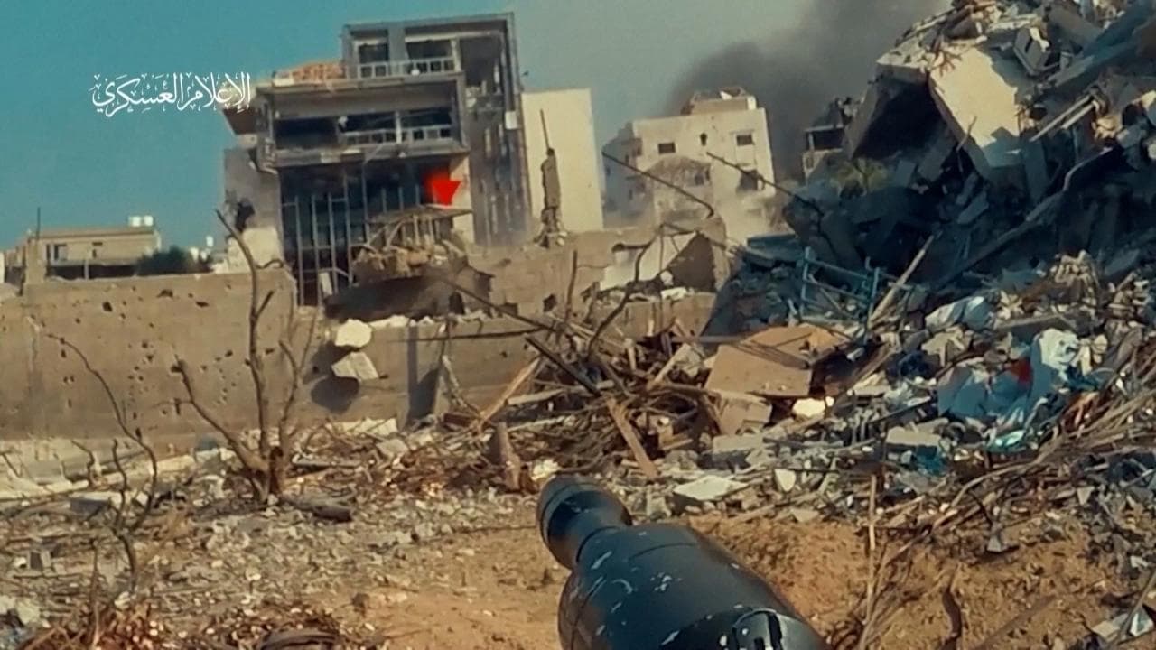 Gaza tregua in ritardo: si combatte tra le rovine. Gli scontri a fuoco dalle bodycam dei miliziani di Hamas