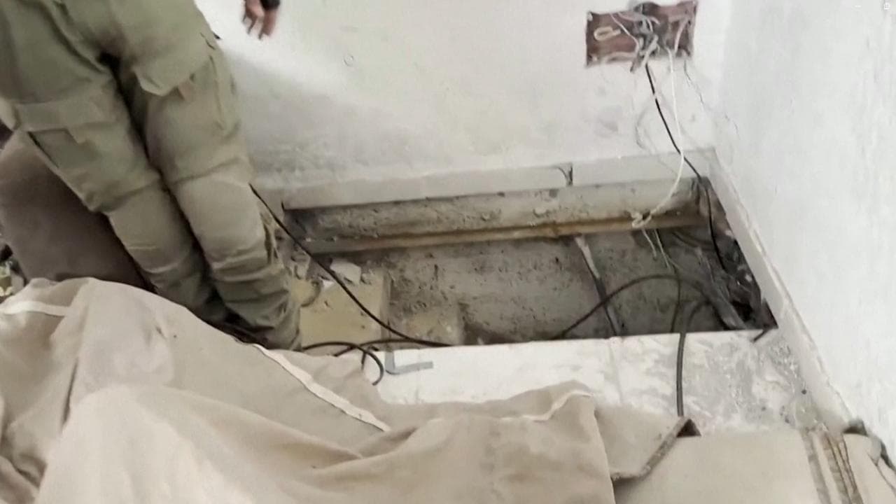 Esercito di Israele: "Così Hamas nasconde l'accesso ai tunnel nelle case dei civili"