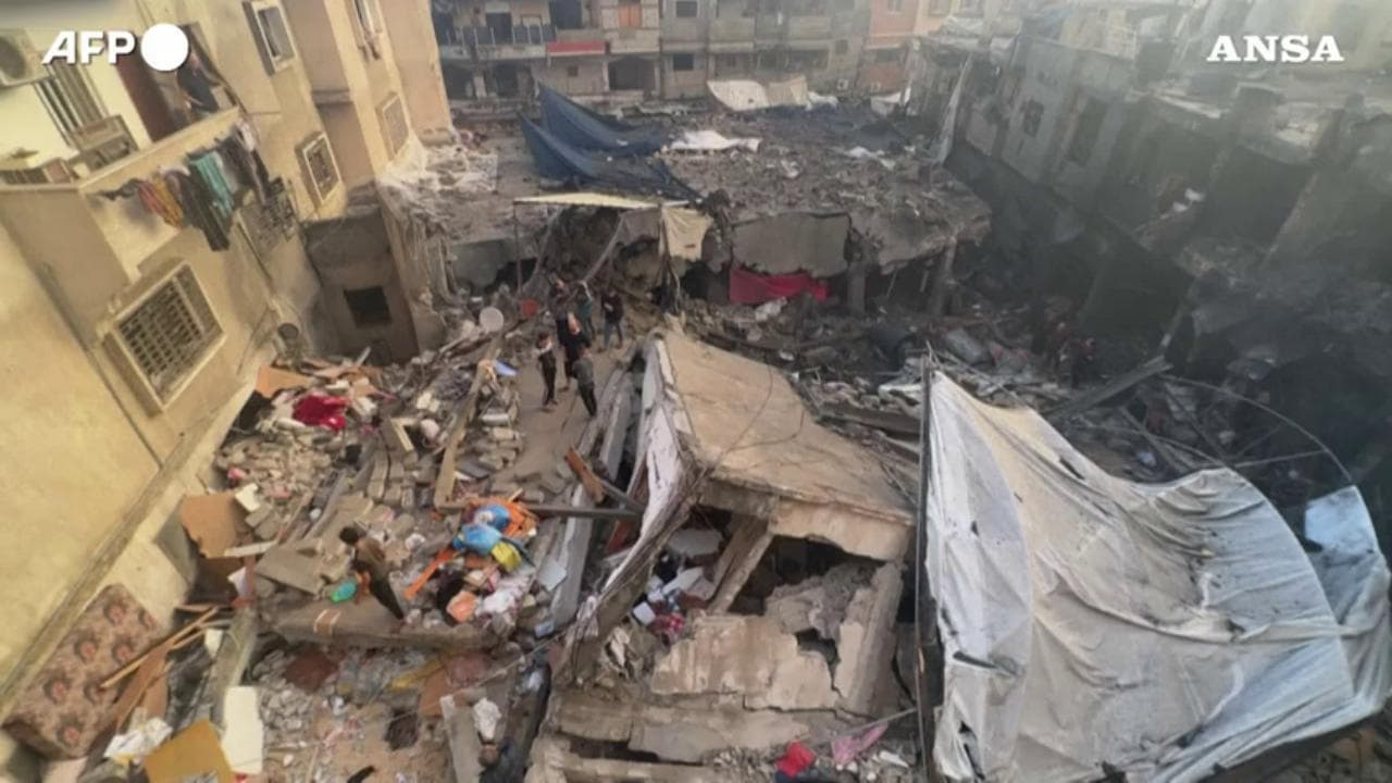 Striscia di Gaza, la distruzione a Khan Yunis dopo i raid israeliani