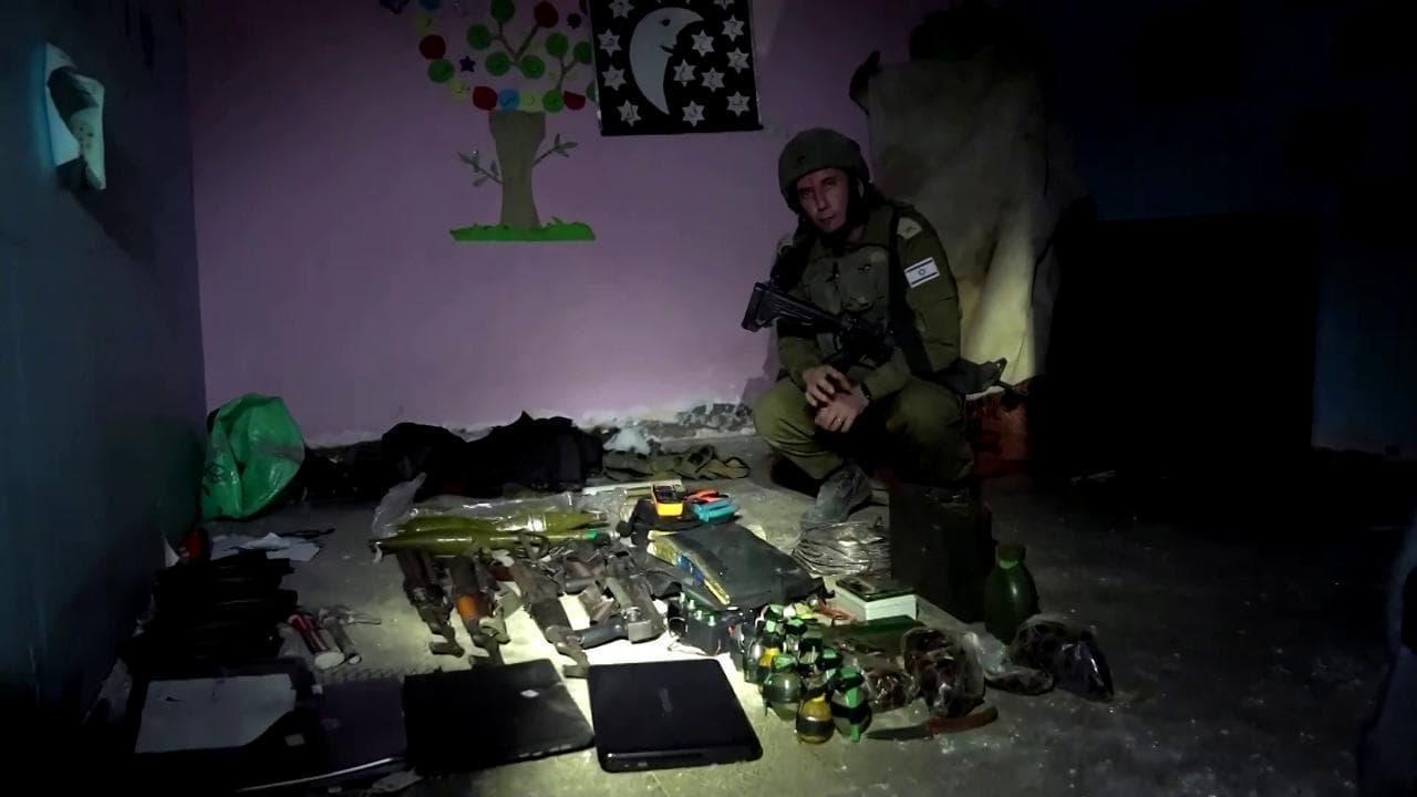 L'esercito israeliano: "I terroristi di Hamas tengono gli ostaggi nei tunnel sotto gli ospedali, ecco le prove"