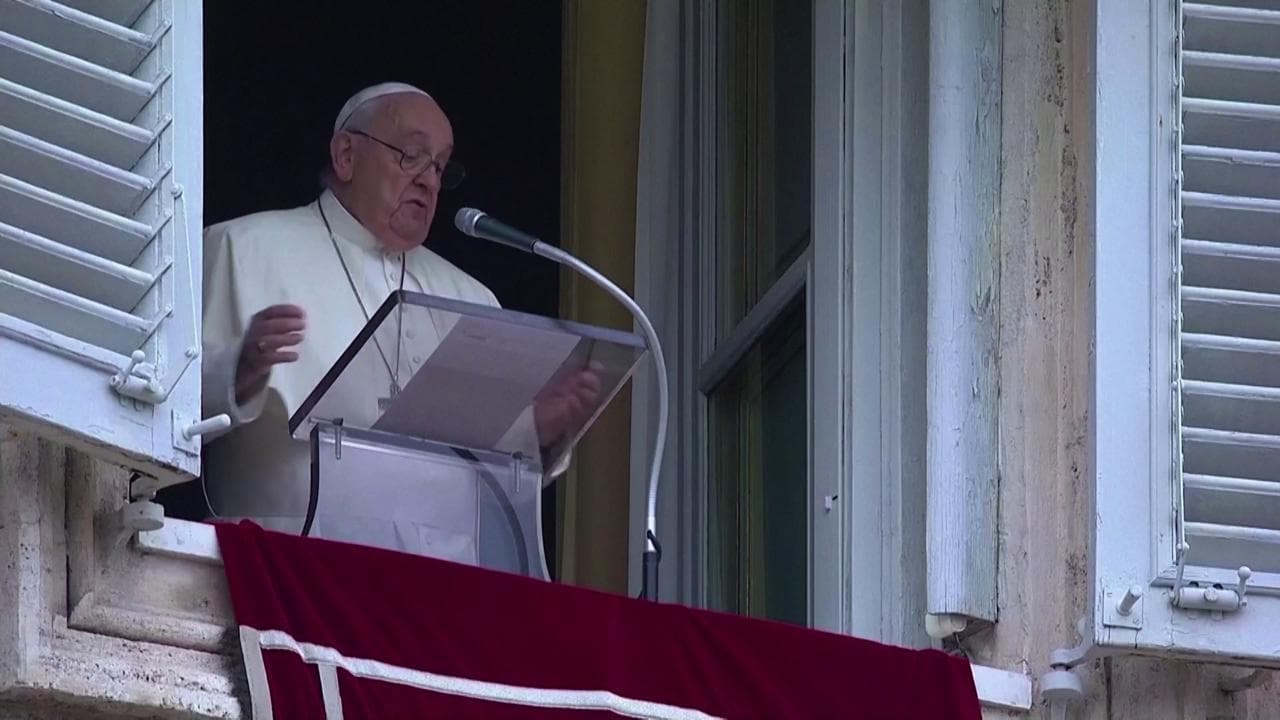 Papa Francesco: "Fermate le armi, soccorrete la popolazione di Gaza e liberate ostaggi. Ogni vita è sacra"