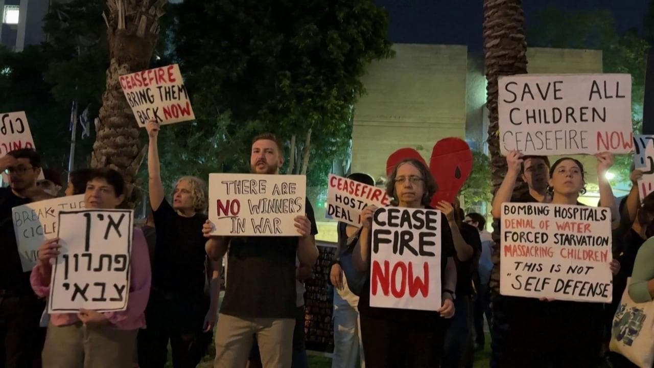 Tel Aviv manifestazione per il cessate il fuoco