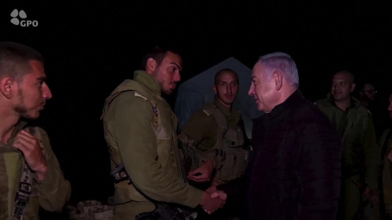 Medioriente, Netanyahu visita i soldati israeliani in una base al confine con Gaza