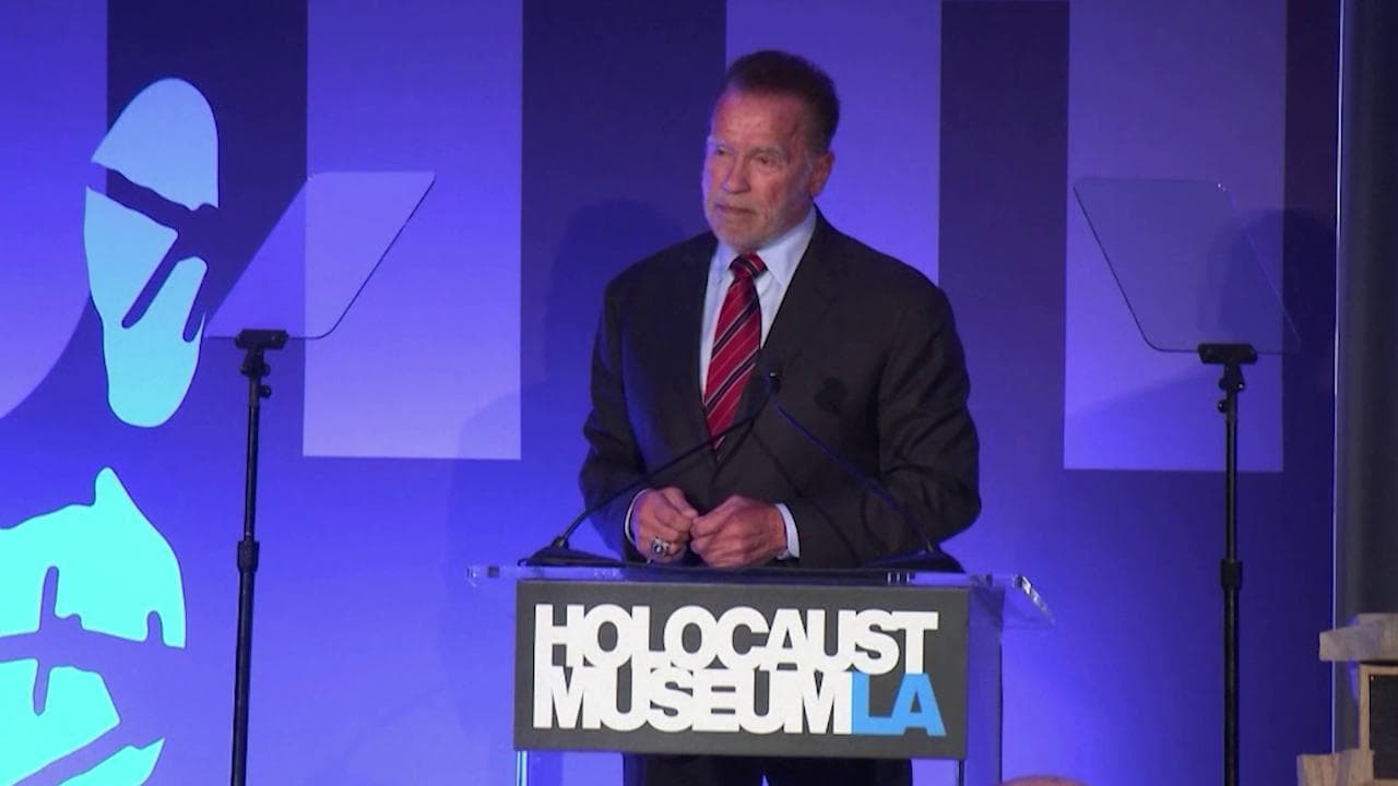 La formula contro l'odio di Arnold Schwarzenegger: il discorso al Museo dell'Olocausto di Los Angeles