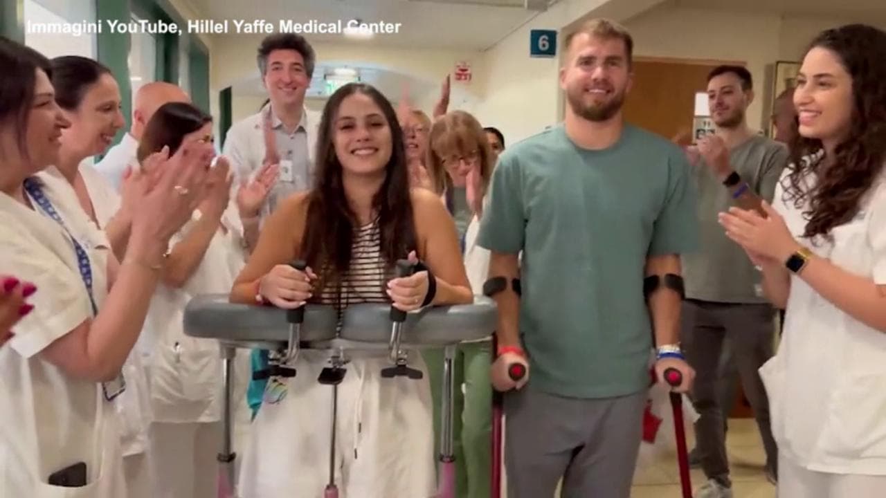 Feriti durante l'attacco di Hamas al rave, due fidanzati escono insieme dall'ospedale