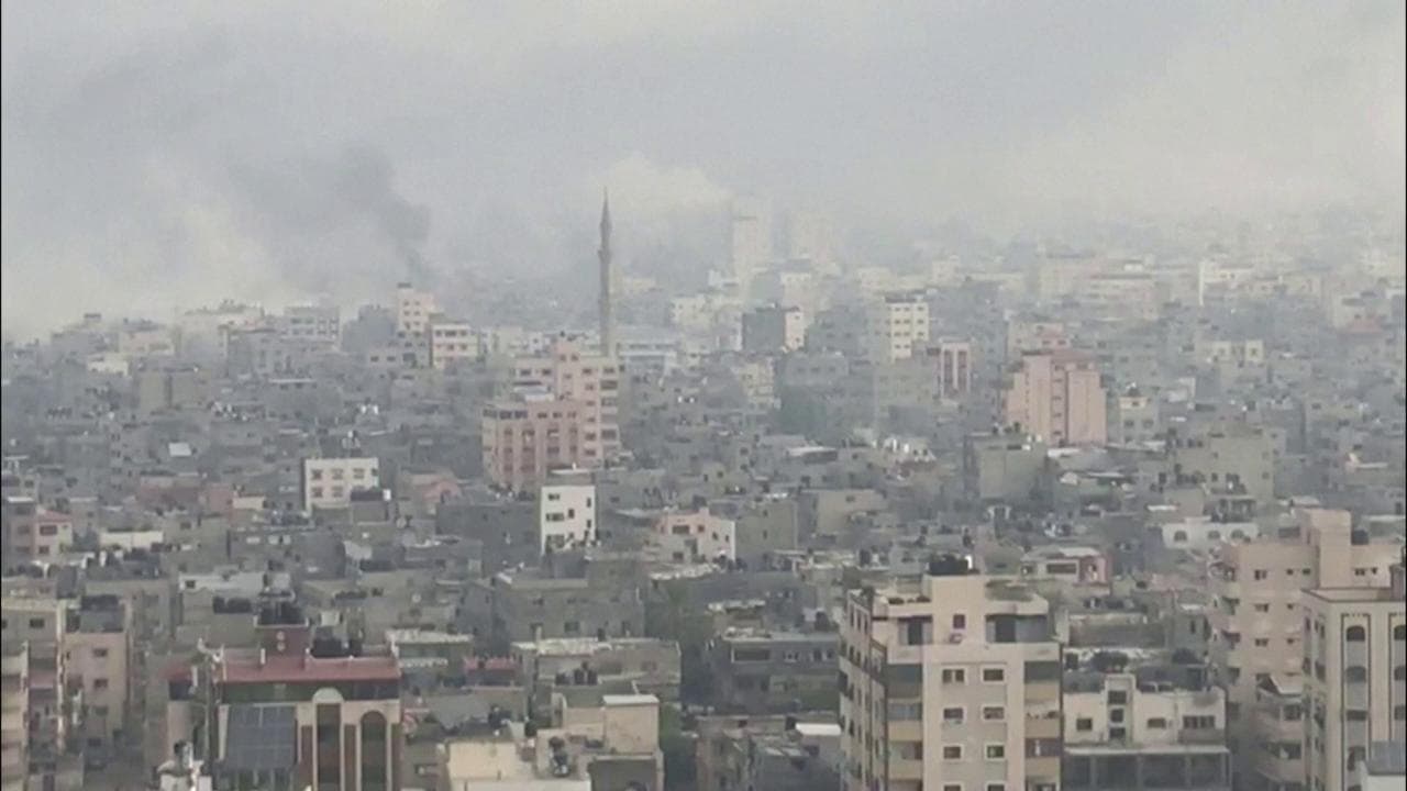 Gaza City, forti esplosioni al mattino. Il portavoce militare di Israele: "Stiamo entrando nella città"