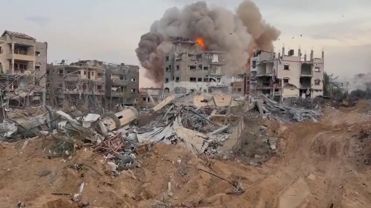 L'esercito israeliano avanza a Gaza a colpi di tank: i soldati entrano in una città "fantasma"