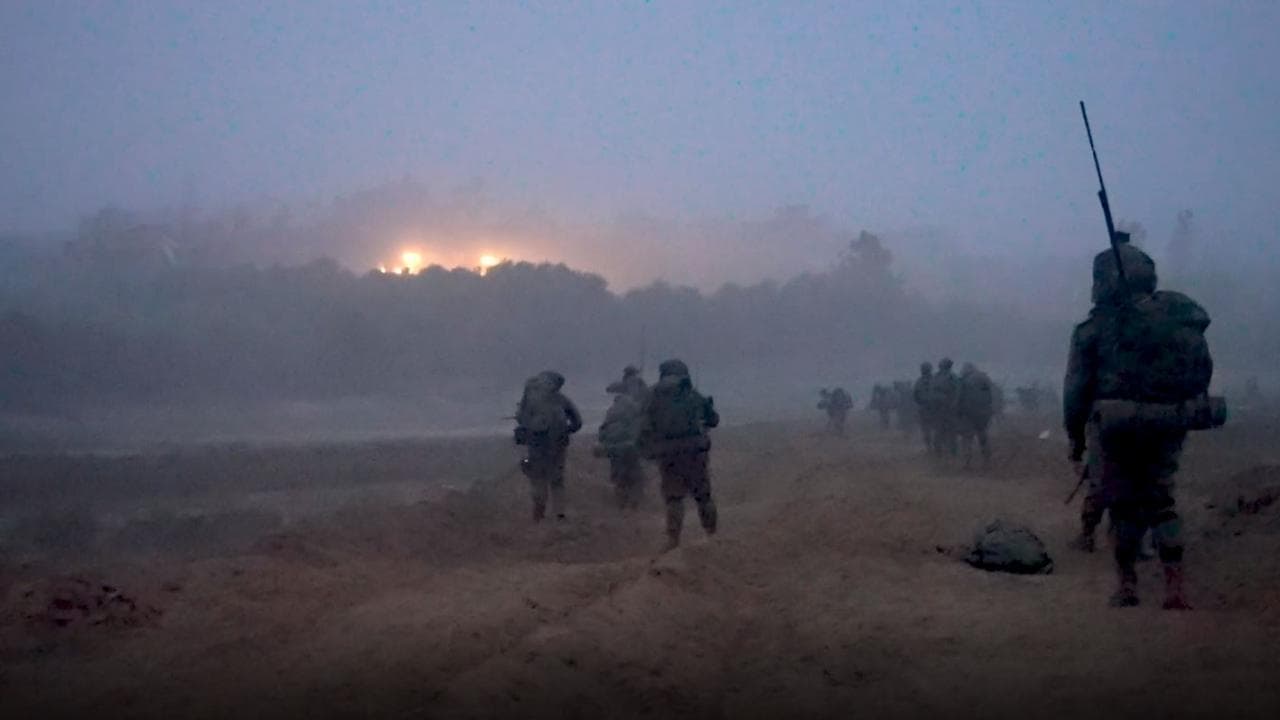 Gaza, le truppe israeliane dopo la battaglia avanzano come in Full Metal Jacket