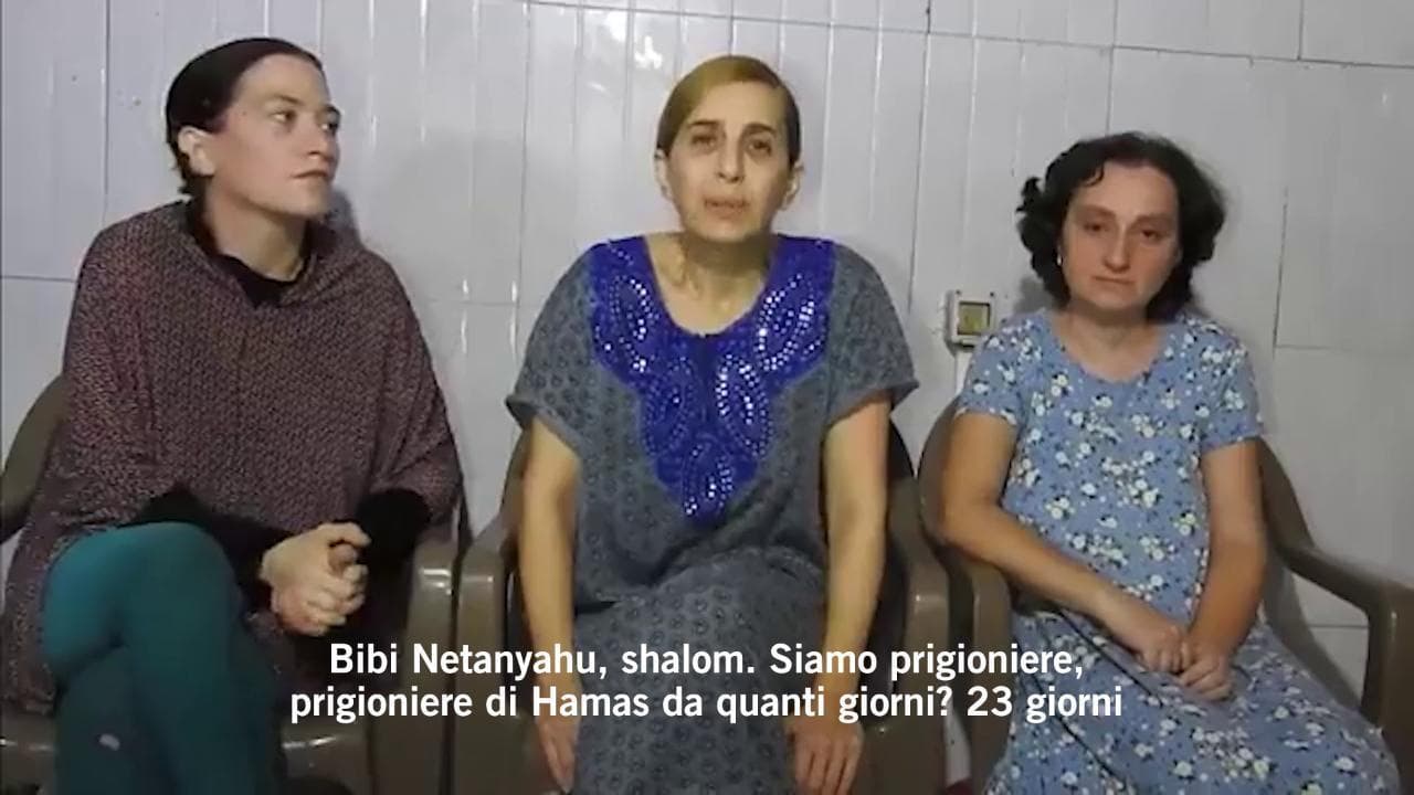 Hamas diffonde il video di tre donne in ostaggio che accusano Netanyahu: "Devi liberarci"