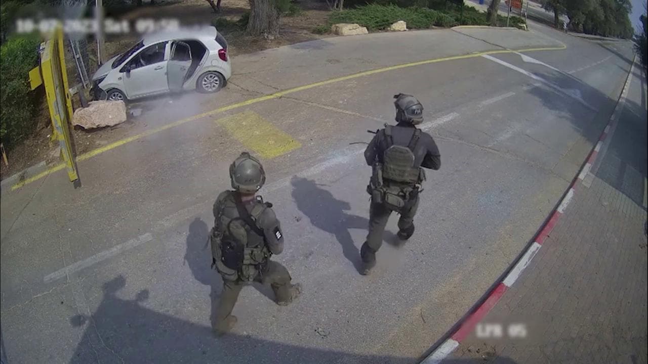 Spunta un nuovo video dell'assalto al kibbutz di Be'eri: così l'unità Shaldag uccide tre miliziani e salva i civili