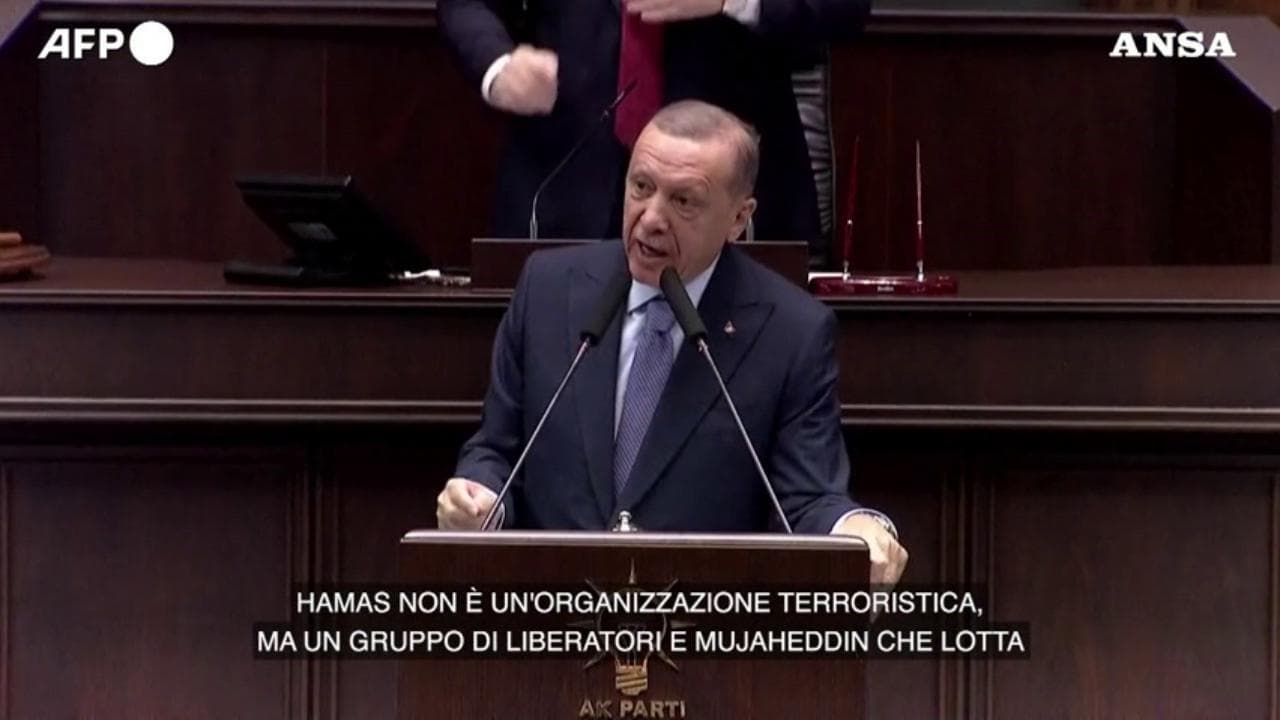 Turchia, Erdogan: "I miliziani di Hamas sono combattenti per la liberazione, non terroristi"