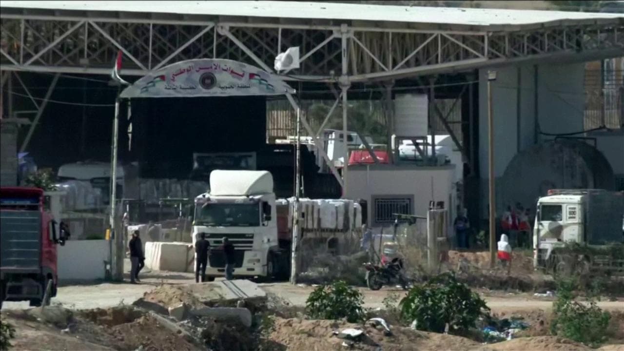 Gaza, i primi aiuti umanitari attraversano il valico di Rafah