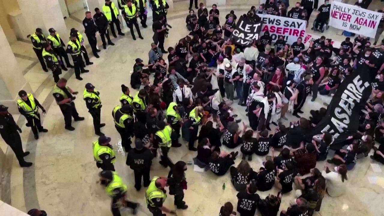 Washington, manifestazione delle associazioni pacifiste ebraiche a Capitol Hill. Centinaia di arresti