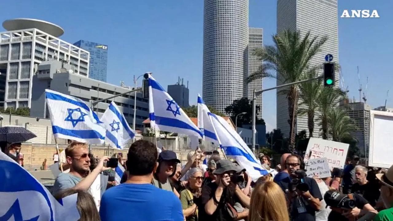 Tel Aviv, la rabbia delle famiglie degli ostaggi: "Il Governo non fa nulla per i nostri figli"