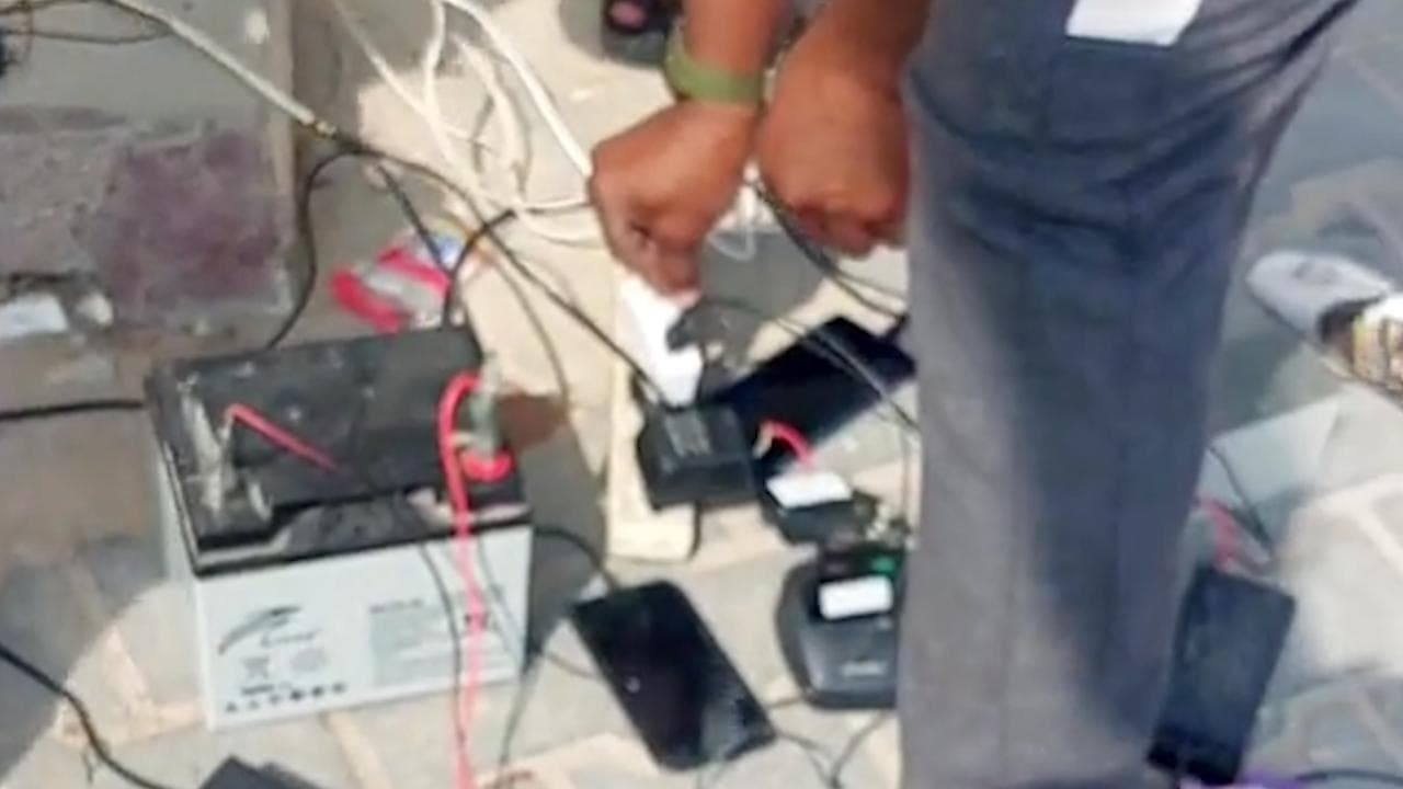 Stop all'elettricità, carburante e acqua potabile: in questo modo ci si ingegna nelle strade di Gaza