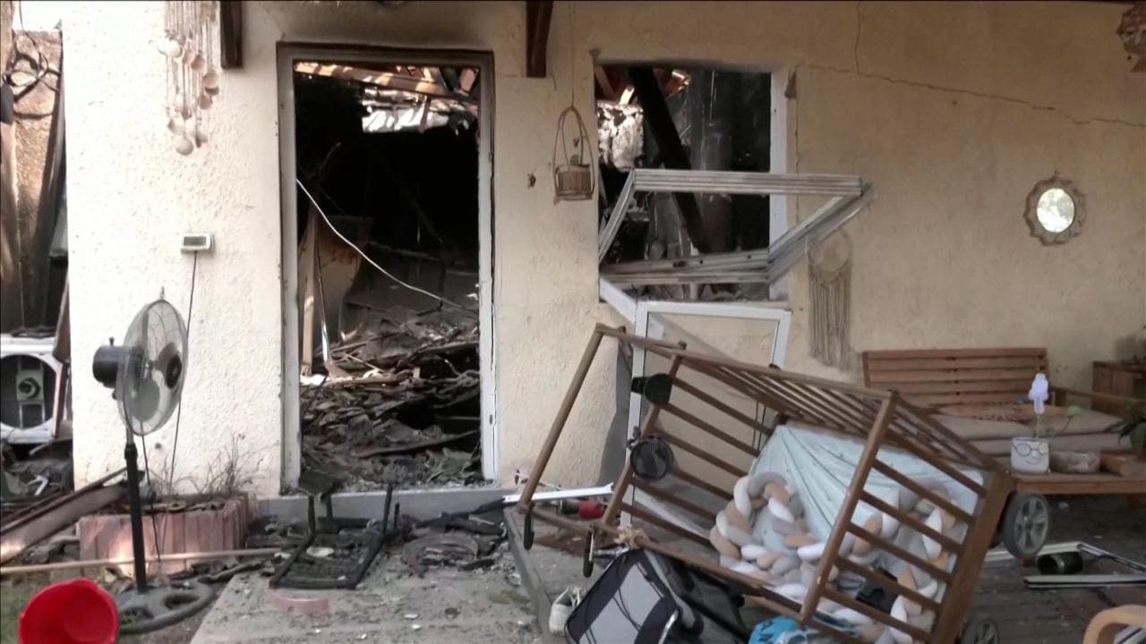 Kfar Aza, l'orrore nel kibbutz colpito da Hamas: "È un massacro, mai vista una cosa così"