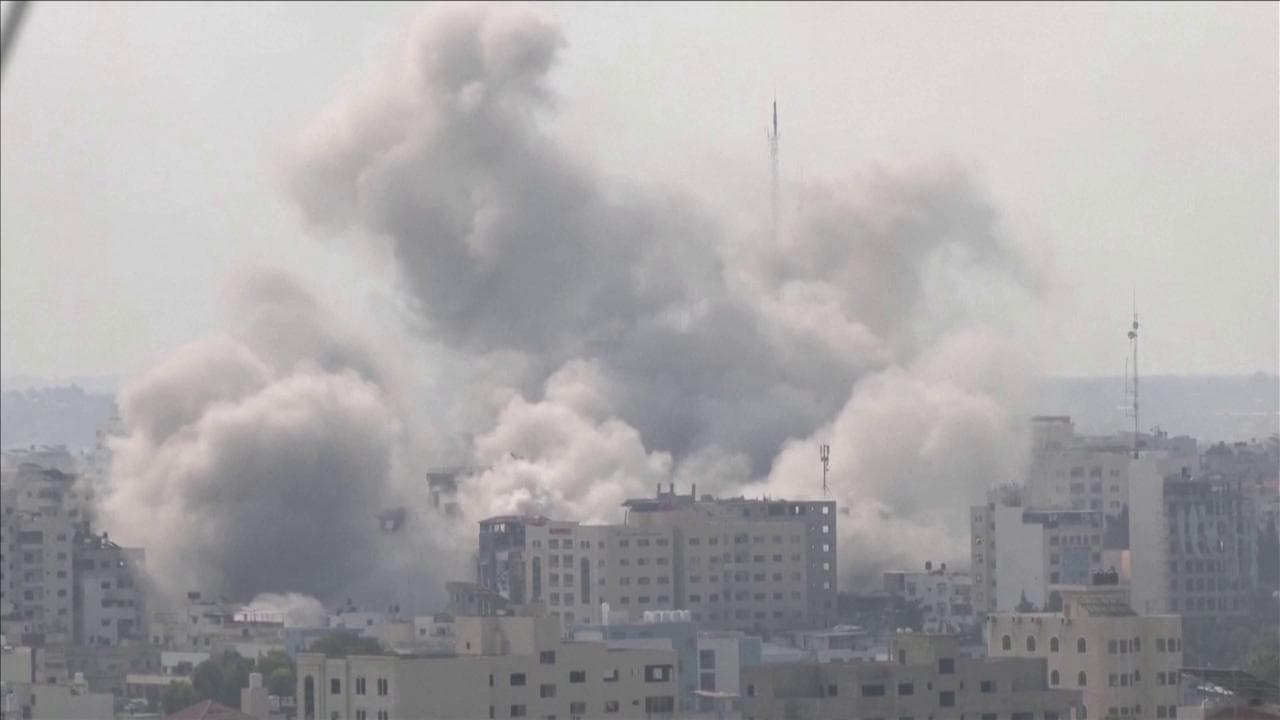 Gaza, aumentano i bombardamenti colpiti numerosi obiettivi della città