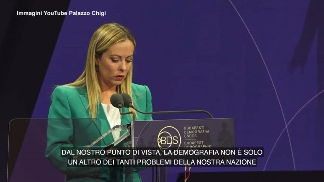Il discorso di Meloni a Budapest: "Combattiamo per difendere le famiglie e Dio"