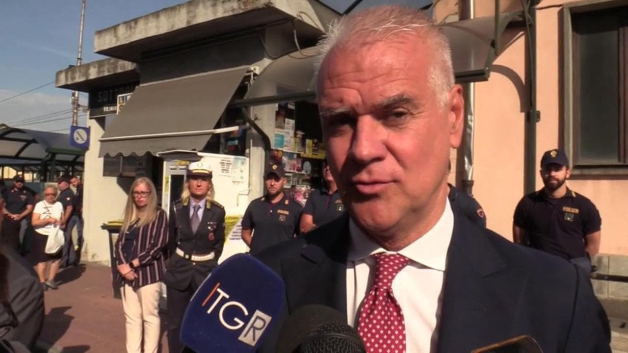 Strage operai, il ministro Zangrillo a Brandizzo: "Sicurezza sul lavoro sia una priorità per il Paese"