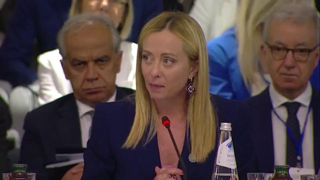 Meloni: "L'immigrazione illegale danneggia tutti tranne le organizzazioni criminali'
