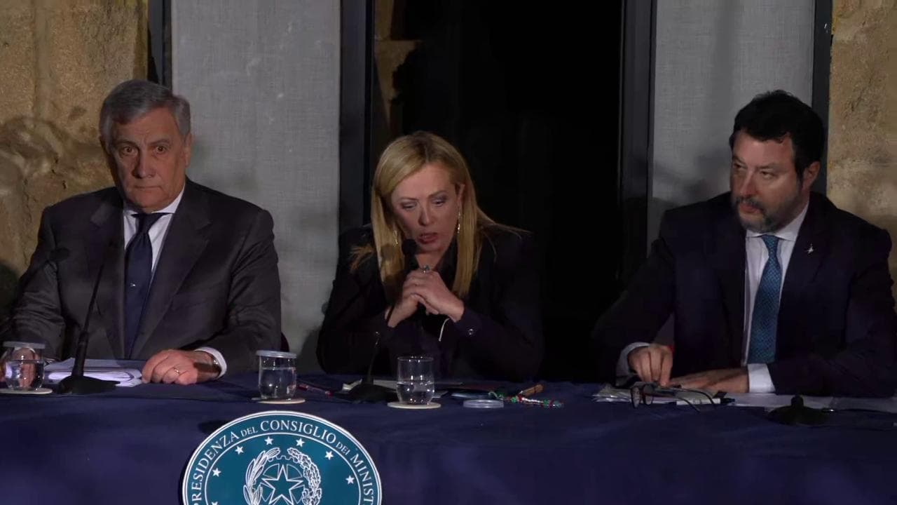 Cutro, Meloni: "Chi pensa che cambieremo idea in tema di immigrazione si sbaglia di grosso"