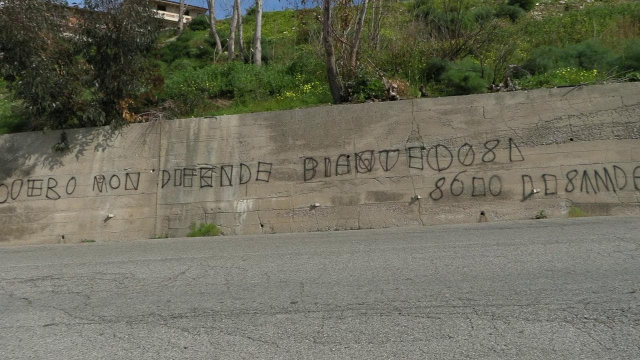 Cdm straordinario, spuntano scritte contro il governo: "Cutro non difende Piantedosi"