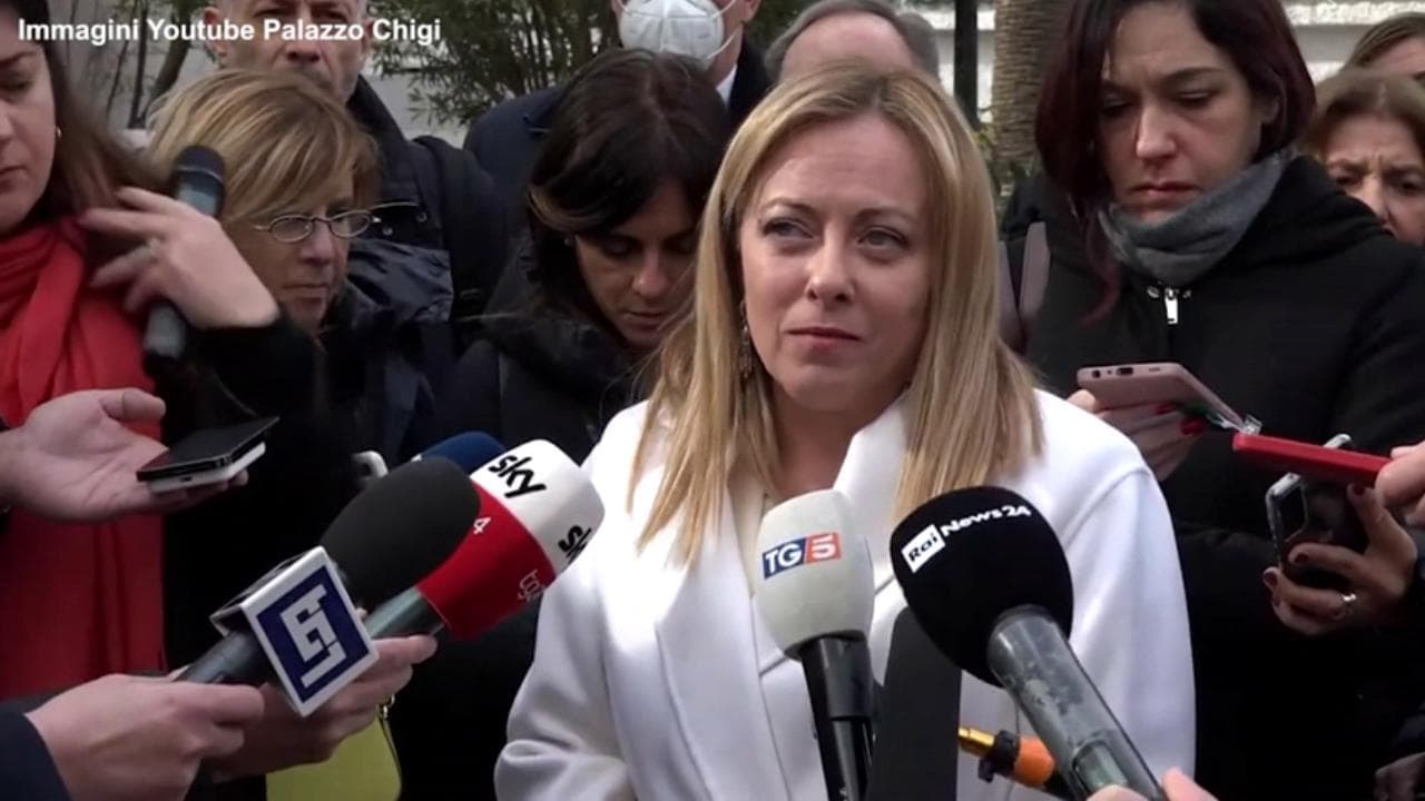 Giustizia, Meloni: "Necessario mettere mano su un certo uso delle intercettazioni"