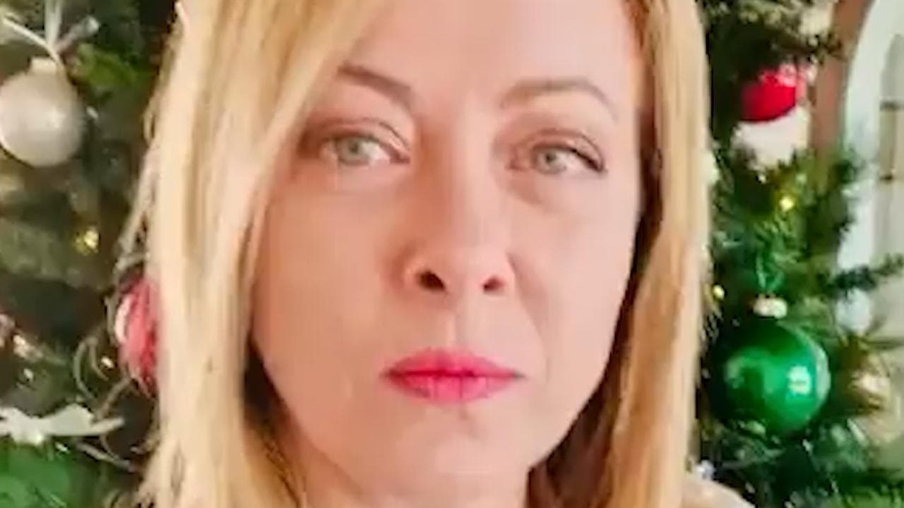 Gli auguri di buon anno della premier Giorgia Meloni: "Solleveremo questa nazione insieme"