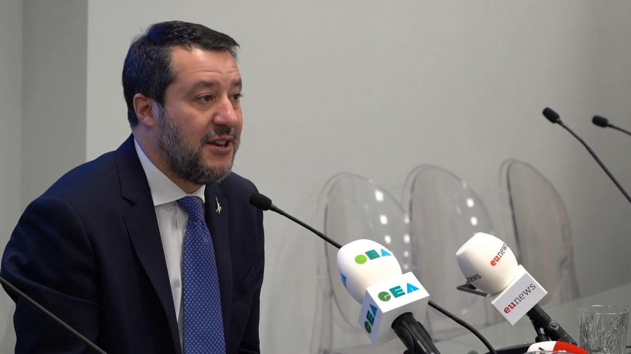 Pnrr, Salvini: "Rivedere tempi e prezzi". E su Calenda: "Gli faremo aprire un cantiere"