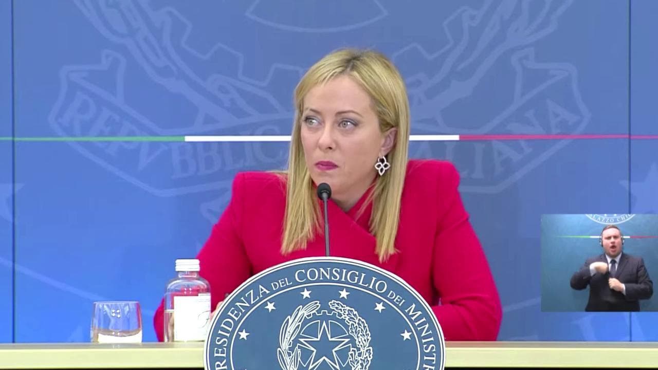 Meloni: "Il reddito di cittadinanza sarà abolito nel 2023 per chi può lavorare"