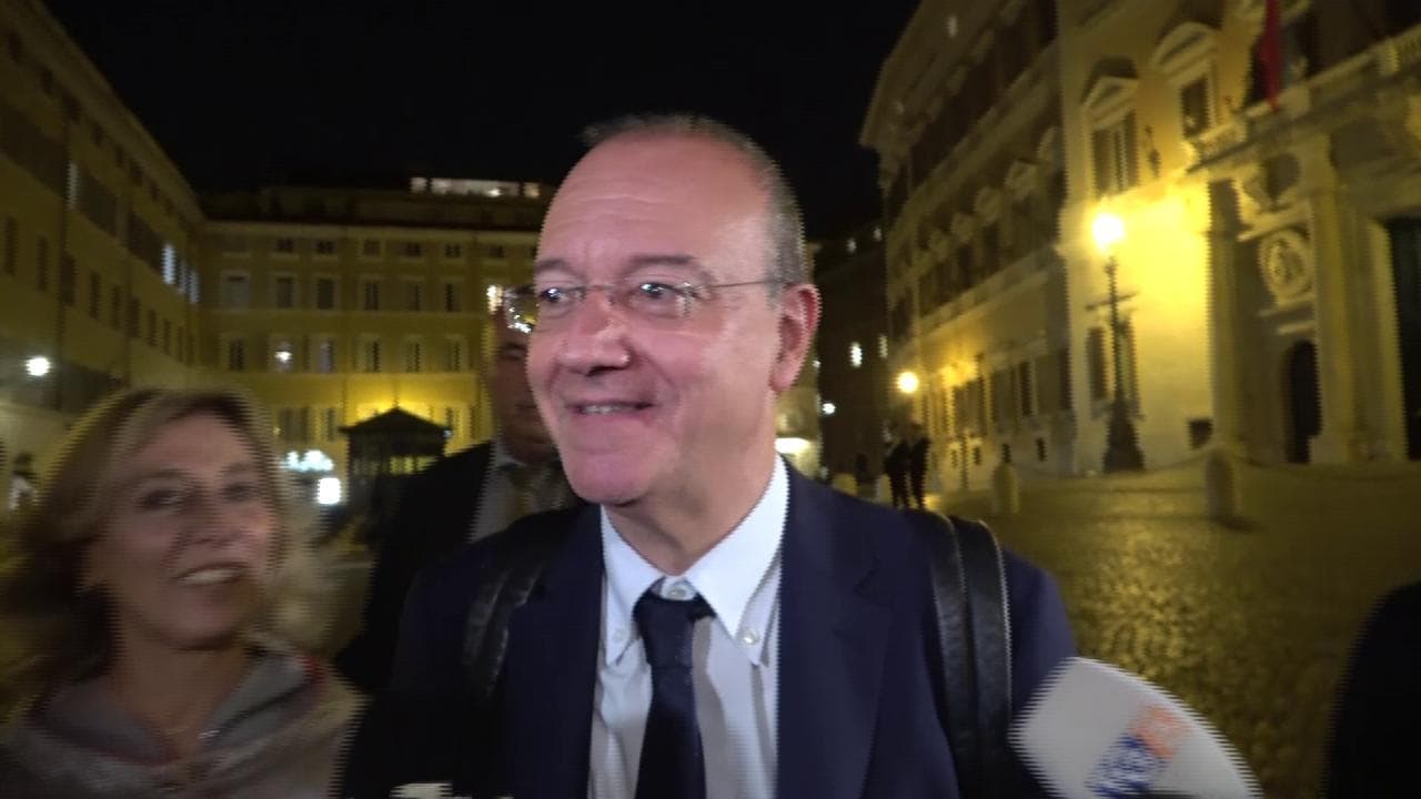 Il neo-ministro dell'Istruzione Valditara: "Il merito è per dare opportunità a ciascuno", poi dribbla i cronisti