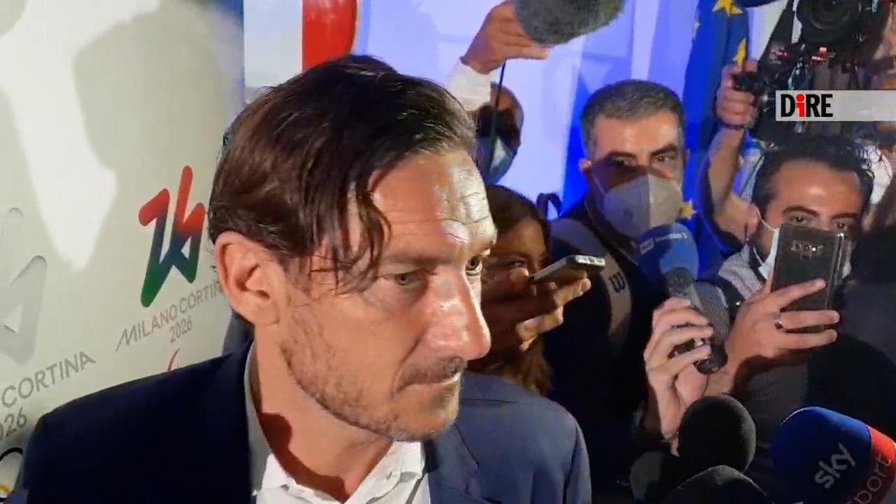 Totti: "Mourinho è il più forte al mondo. Una chiamata dalla Roma? Il mio cellulare è spento"