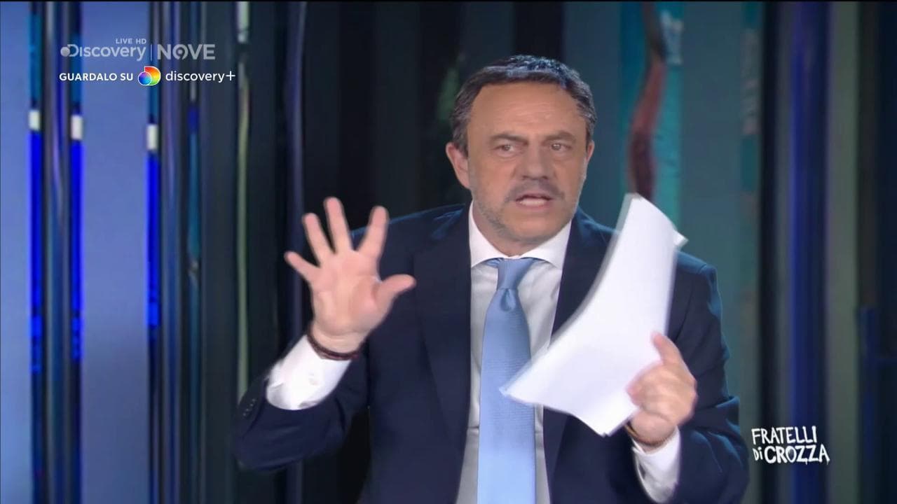 Tv, Crozza-Salvini attacca Speranza: "Perché deve essere sempre l'ultimo a morire?"