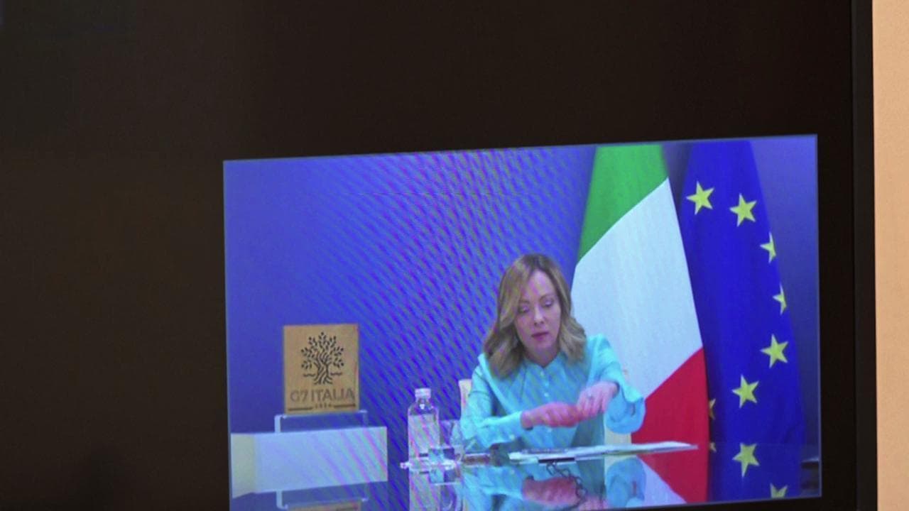 Il G7 riunito in videoconferenza: la presidente del Consiglio Meloni e gli altri leader