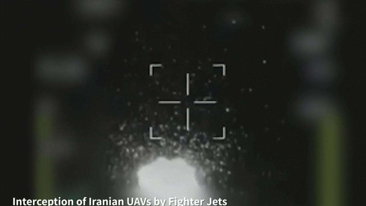 Caccia al drone nella notte, le immagini dai jet dell'aviazione israeliana