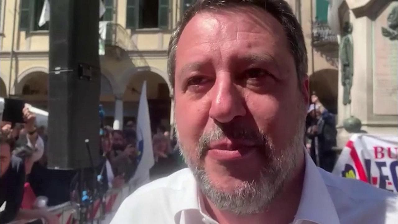 Salvini: "Bossi? Da 30 anni accetto i suoi insulti come consigli importanti"