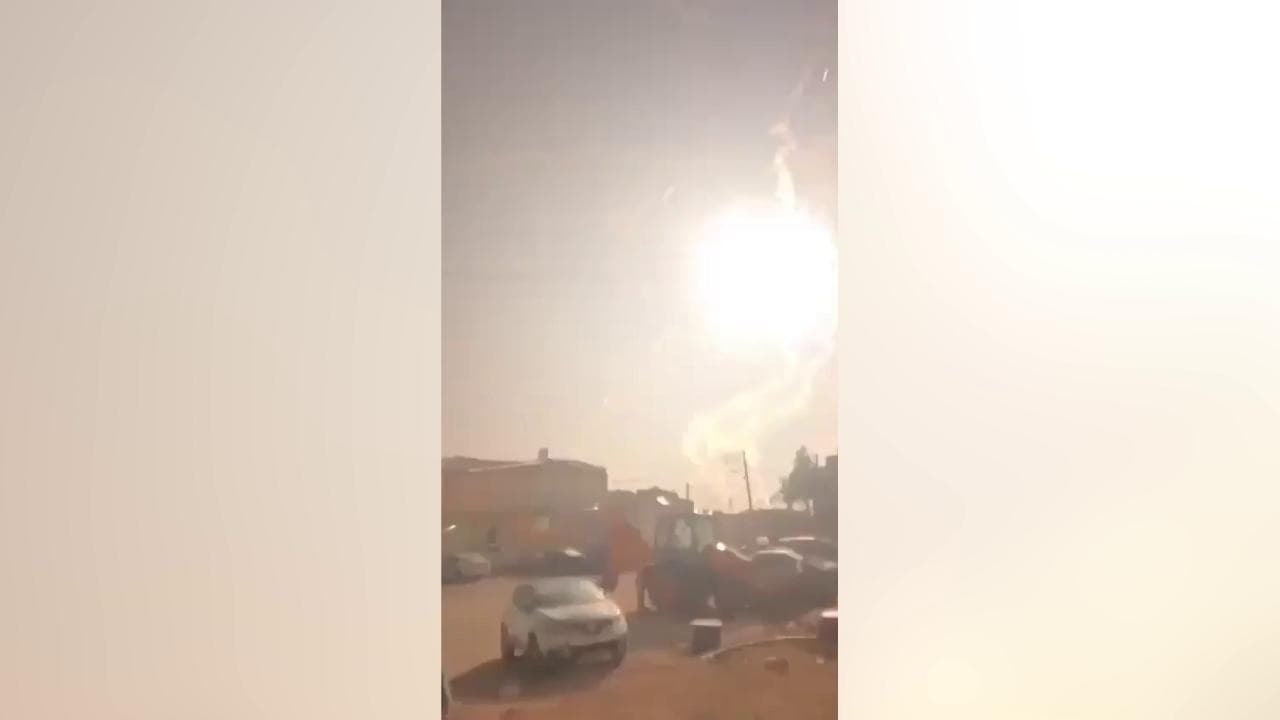 Attacco a Israele, l'impatto sul suolo del Negev: le esplosioni