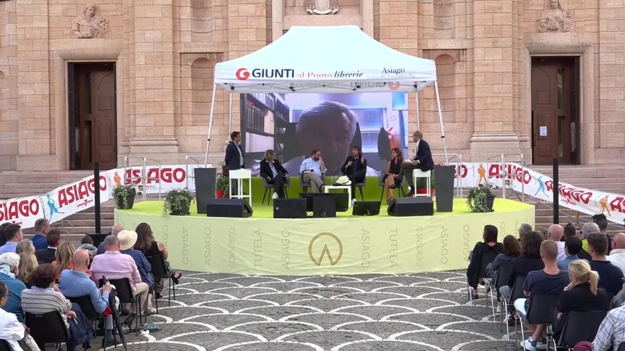 PiazzAsiago - Gli italiani visti dal buco della serratura: incontro con Giuseppe Cruciani