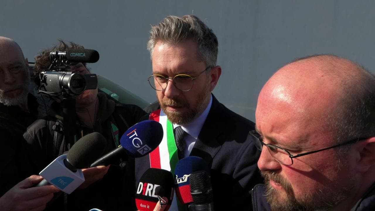 Naufragio Cutro, a Bologna il funerale delle vittime. Il sindaco Lepore: "L'accoglienza è un dovere"