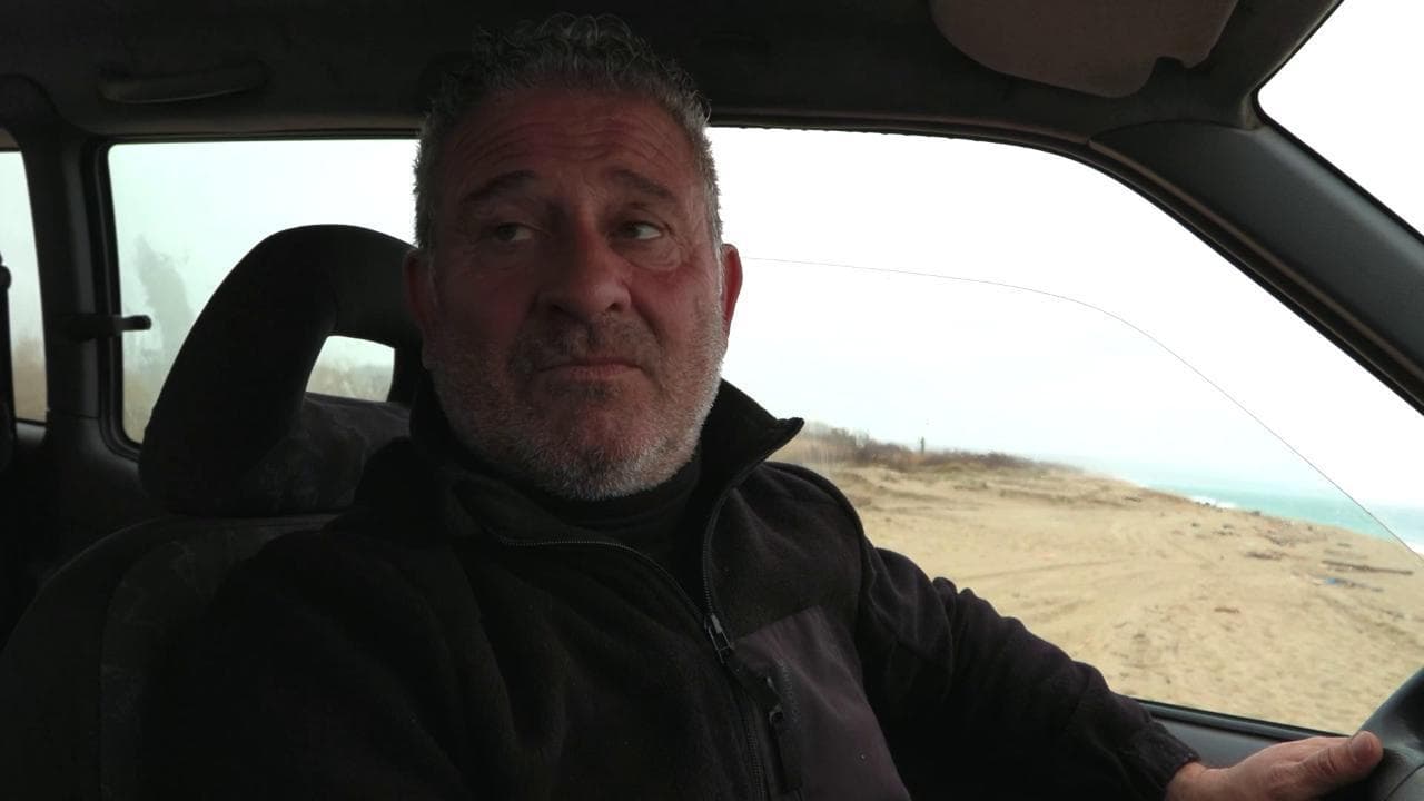 Crotone, il pescatore: "Continuo a cercare dispersi: ho promesso a una madre di restituirle il figlio"