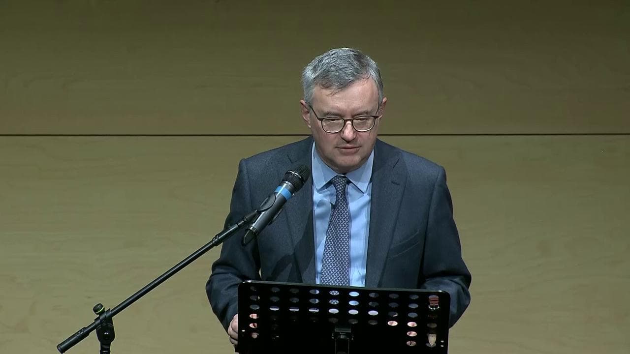 Alessandro Barbero, lezione sul totalitarismo: "La gente poteva allinearsi e contemporaneamente avere paura"