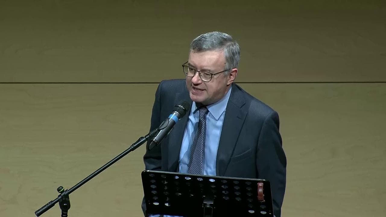 Alessandro Barbero: "Il termine 'totalitarismo' nacque in Italia per descrivere il fascismo"