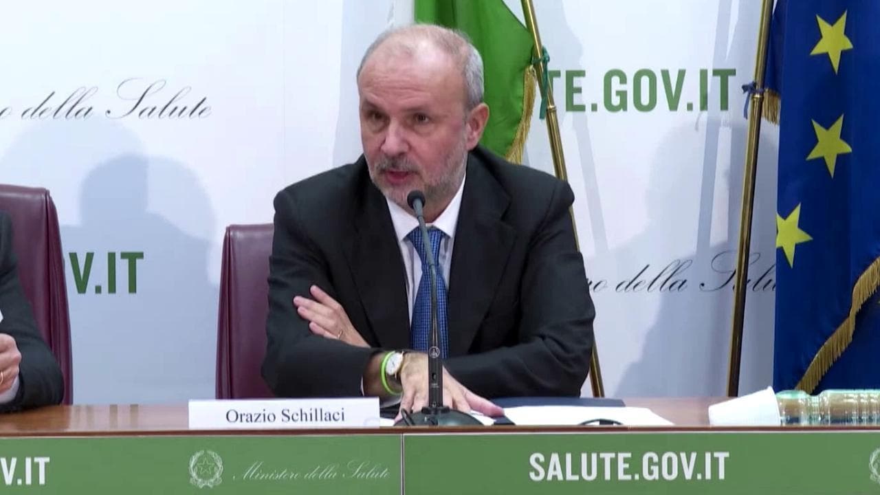 Covid, Schillaci: "Siamo in fase endemica, mai pensato di togliere mascherine in reparti complessi"