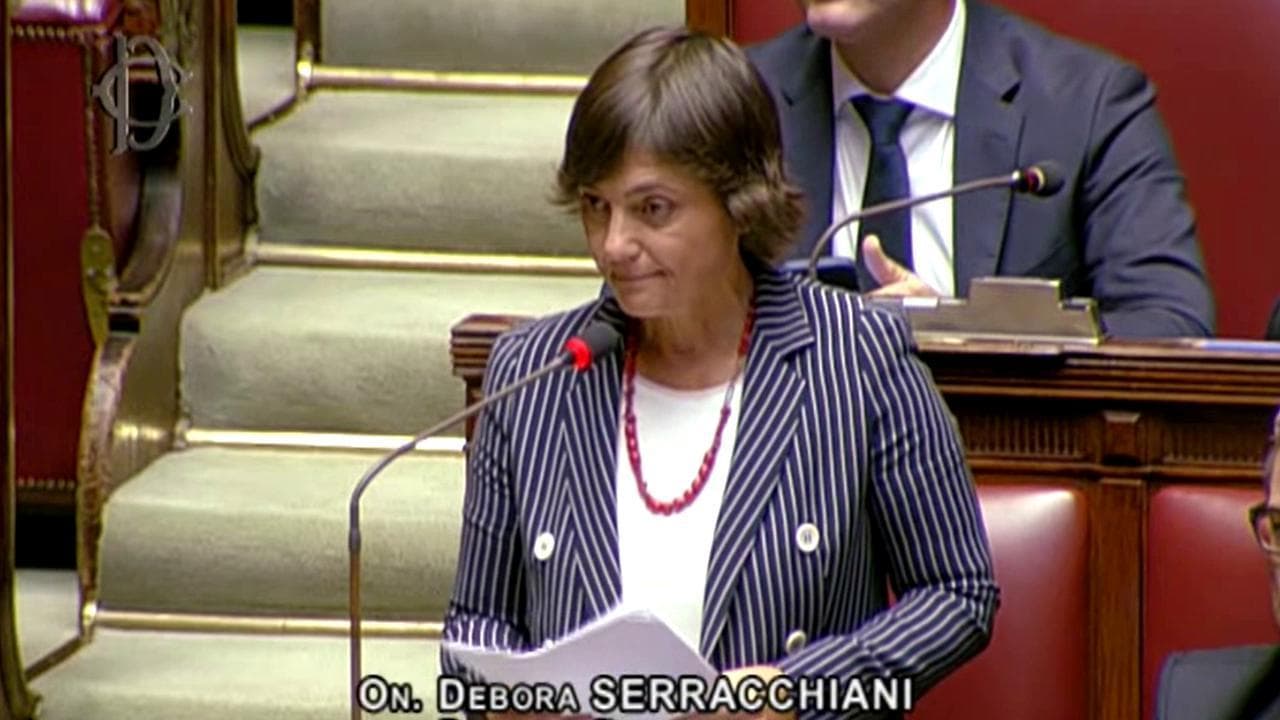 Governo, Serracchiani: "Temiamo che governo Meloni voglia donne un passo indietro e dedite a famiglia"