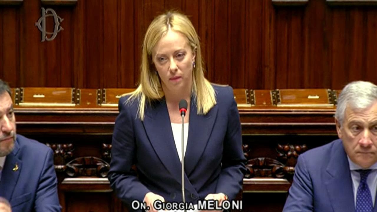Governo, Meloni: "Sulle mie spalle sento il peso di essere la prima donna premier"